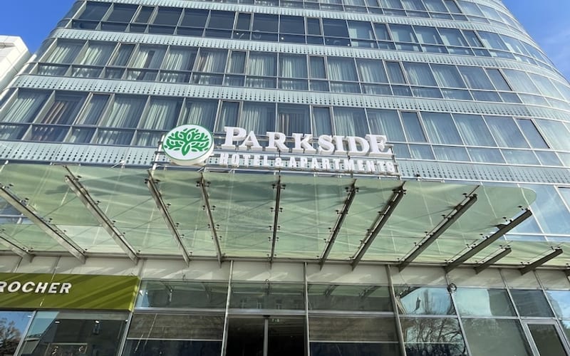Parkside Hotel & Apartments
