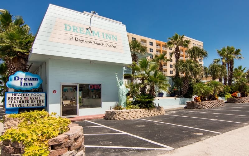 Dream Inn by AmeriVu Daytona Beach Shores- Oceanfront