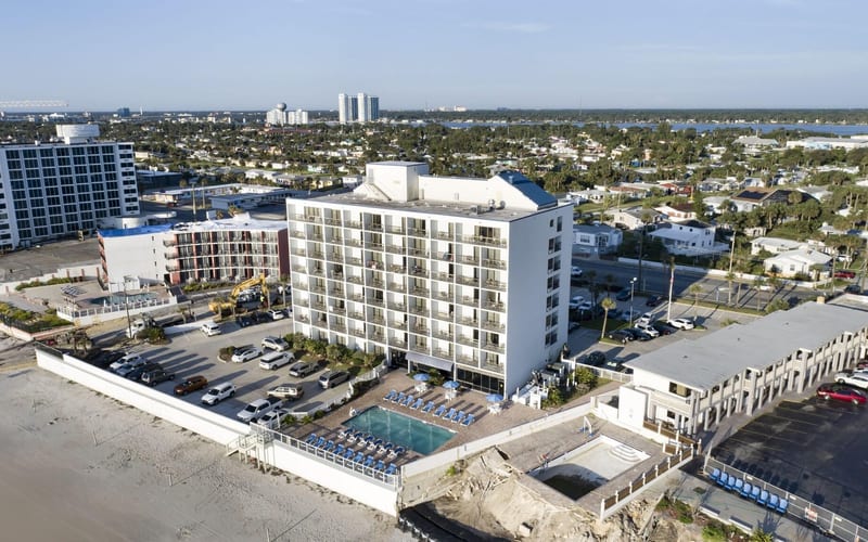 Tropical Winds Oceanfront Hotel