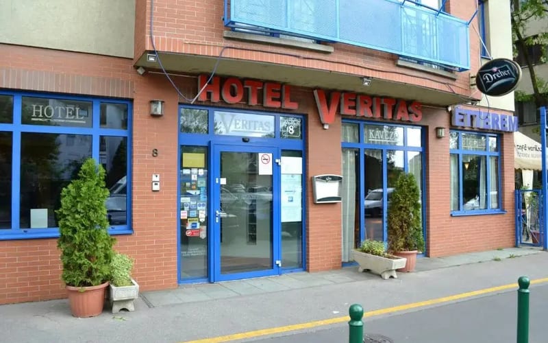 Hotel Veritas