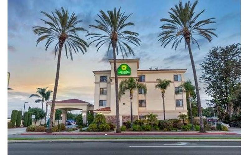 La Quinta Inn & Suites by Wyndham NE Long Beach/Cypress