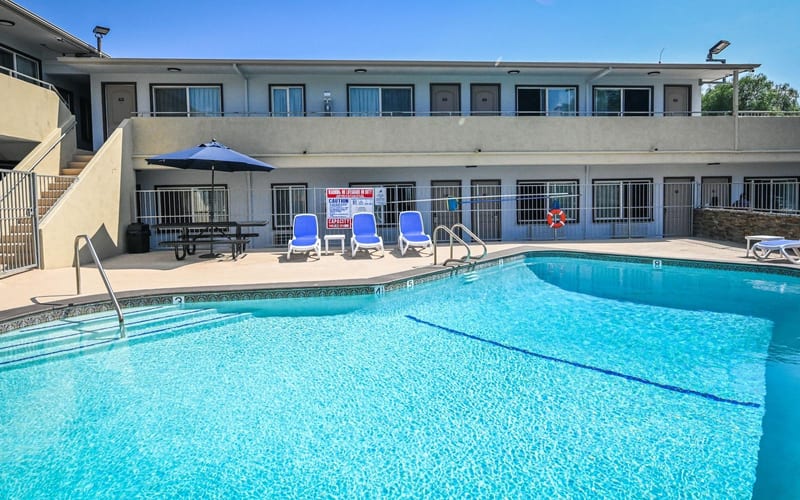 Sea Rock Inn - Long Beach