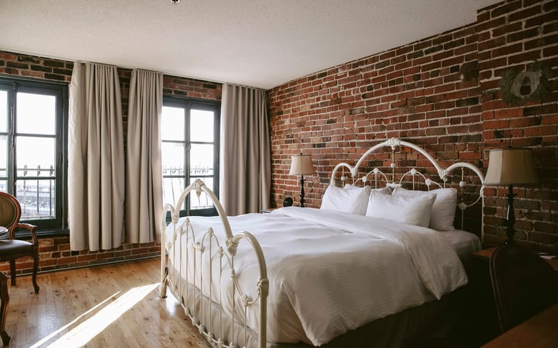 Auberge du Vieux-Port par Gray Collection