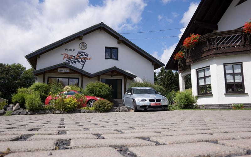 Haus Pit Lane