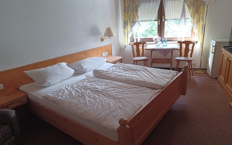 Gaststätte und Landhotel "Bärliebengut" - CAMPING an der PARTYSCHEUNE