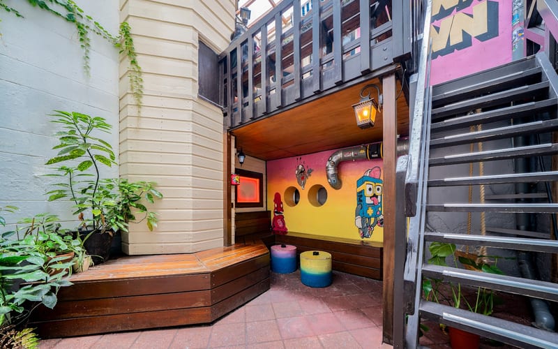The Flying Pig Downtown Hostel